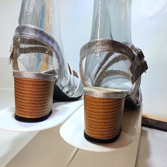 Metallic Sandals New in box by Angel Steps - Picture 4 of 13